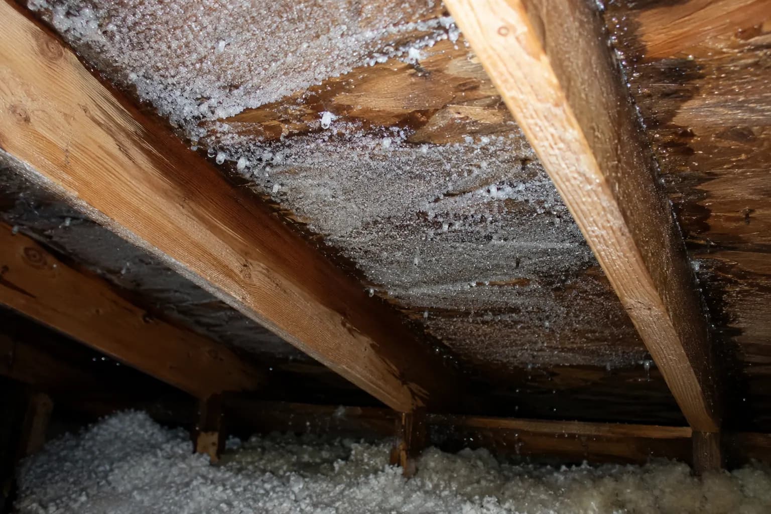 Cellulose insulation between attic rafters